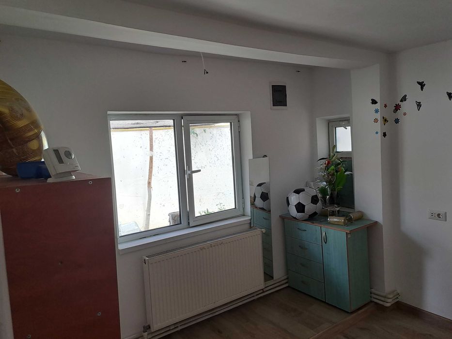Inchiriez casa 5 camere 2 bai si spatiu comercial aproape de Mall