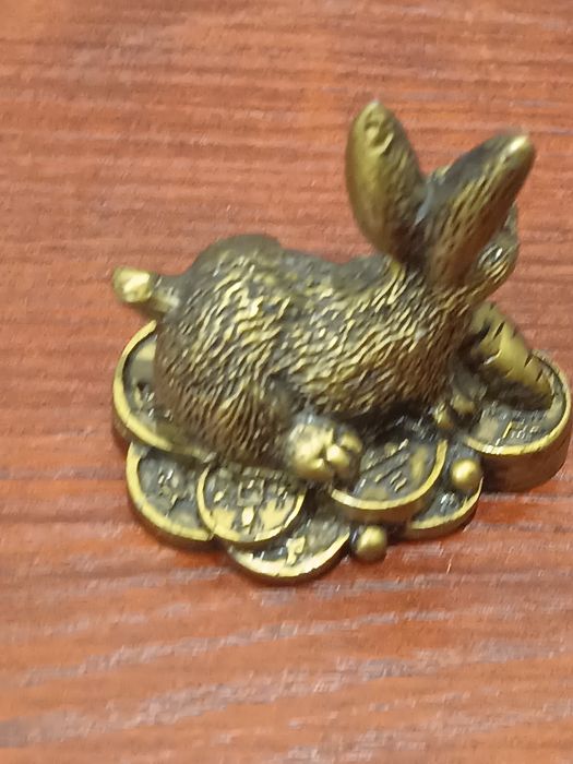 Продается бронзовая статуэтка