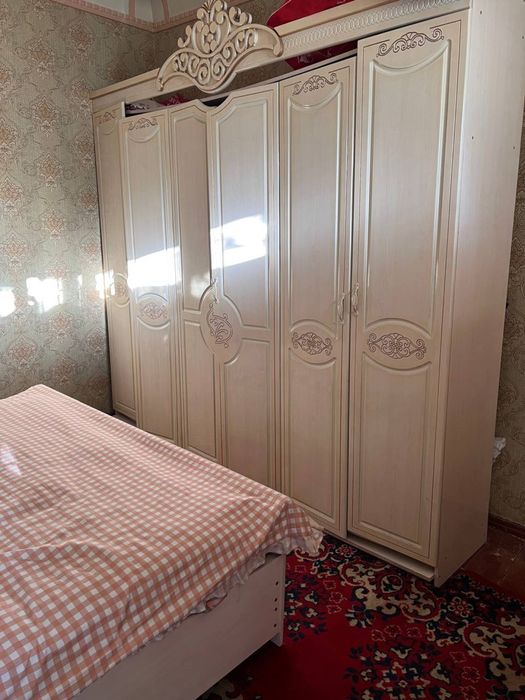 Splaniy shkaf 2 tumba zal uchun mebel ham sotiladi