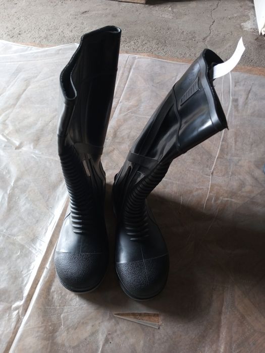 Сапоги резиновые,специальные.