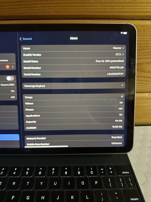 Vand Ipad Air generatia 5 + husa Apple Magic keyboard