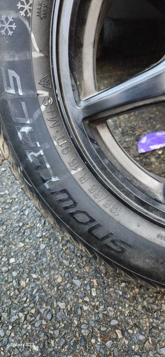 Гуми с джанти в много добро състояние