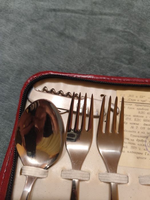 Продавам комплект лъжици и вилици.