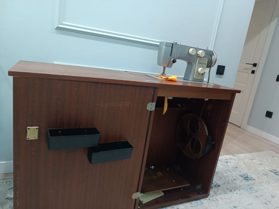 швейная машина в хорошем сост