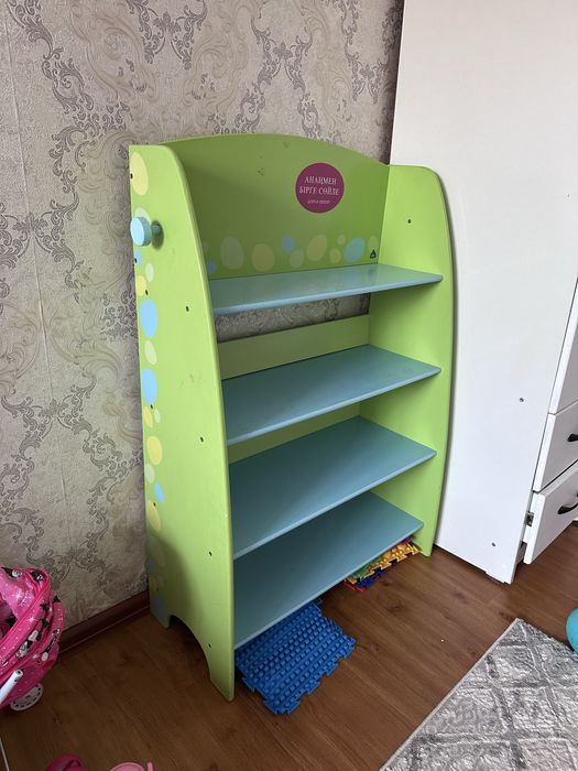 Детский стеллаж для игрушек и книг