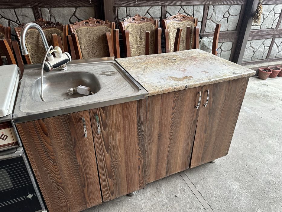 Продам кухонный стол