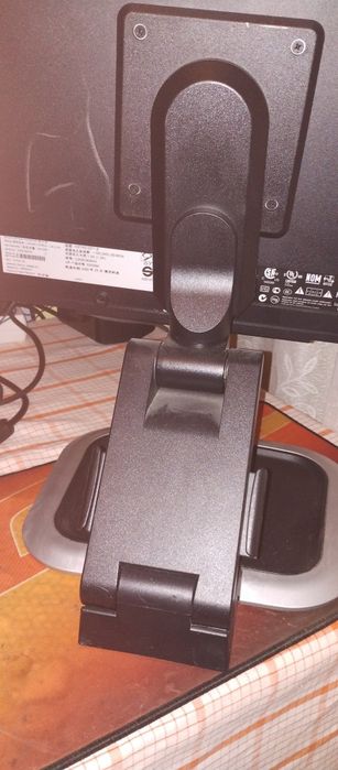 Продавам монитор ,hp