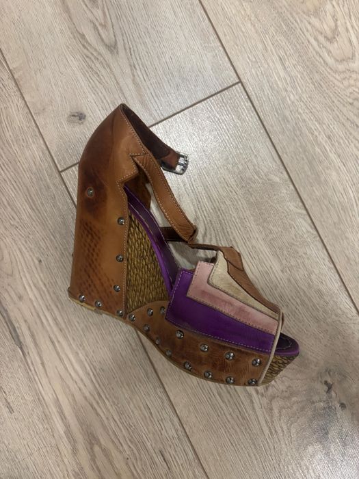 Продаю женские босоножки тридцать восьмой размер натуральный кожа