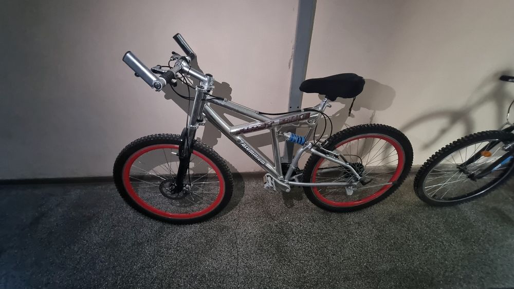 Bicicleta First Bike ca nouă