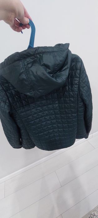 Продам легкую куртку Буттон