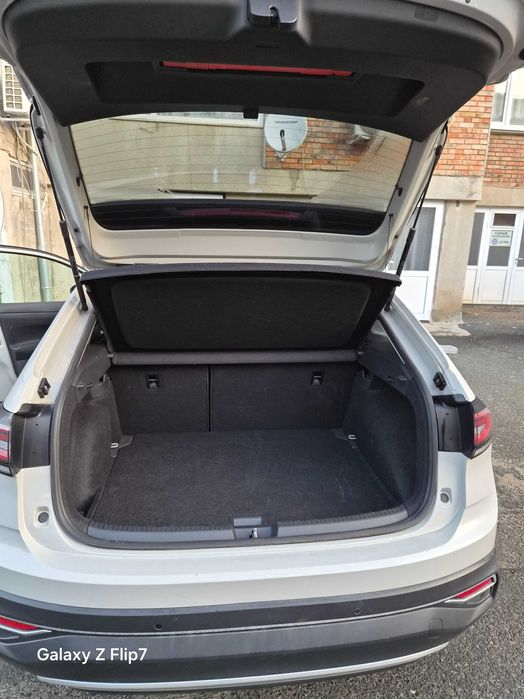 Продавам лек автомобил WV Taigo 1.5