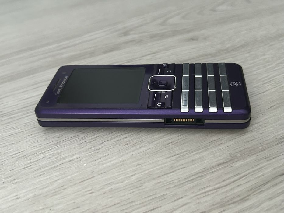 Sony Ericsson K770 Purple – RAR + Cyber-shot!