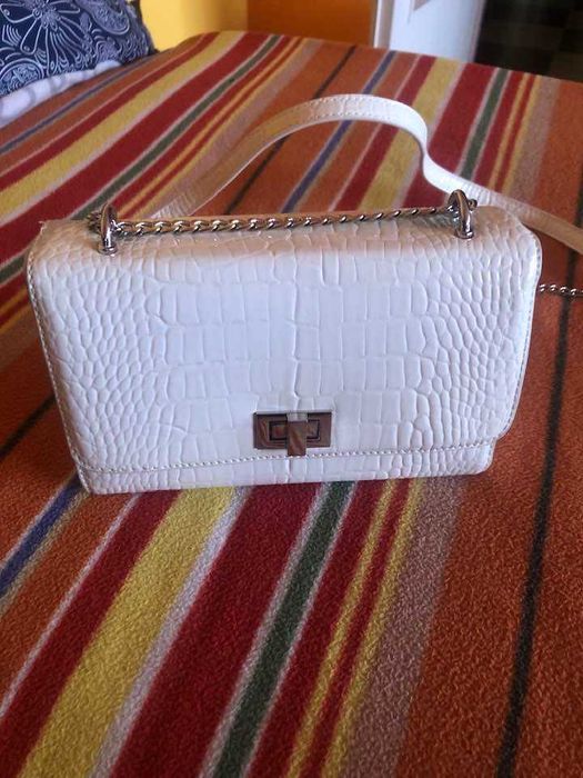 красива кокетна чанта