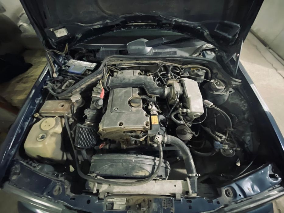 Продам запчасти на 124 Мерседес