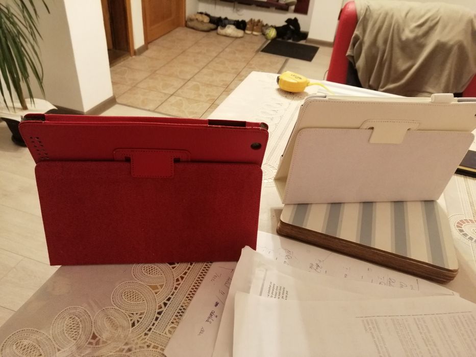 Huse tableta pentru 10 si 11 inch.