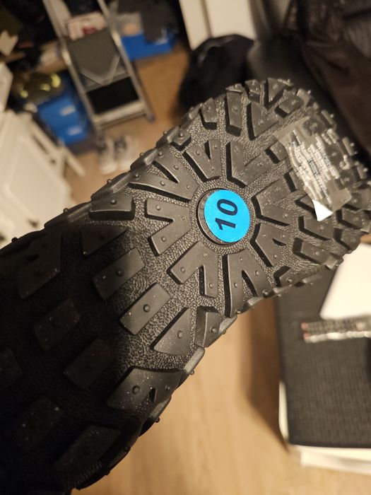 Cizmulita  noua bărbați UGG marimea 43