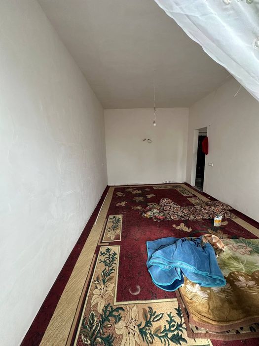 5-mik tomonda 1 xonali uy sotiladi