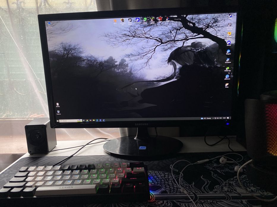 Монитор 24 дюйма, 60-77hz