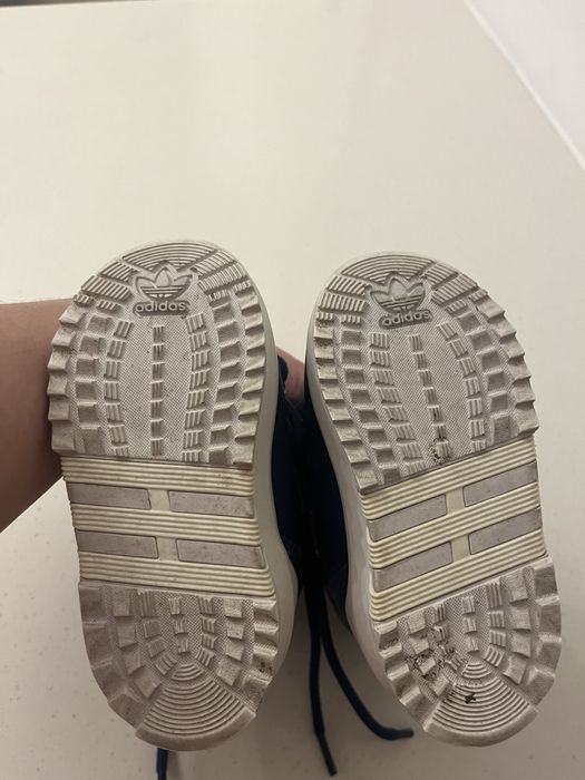 Продам детские дутыши Adidas