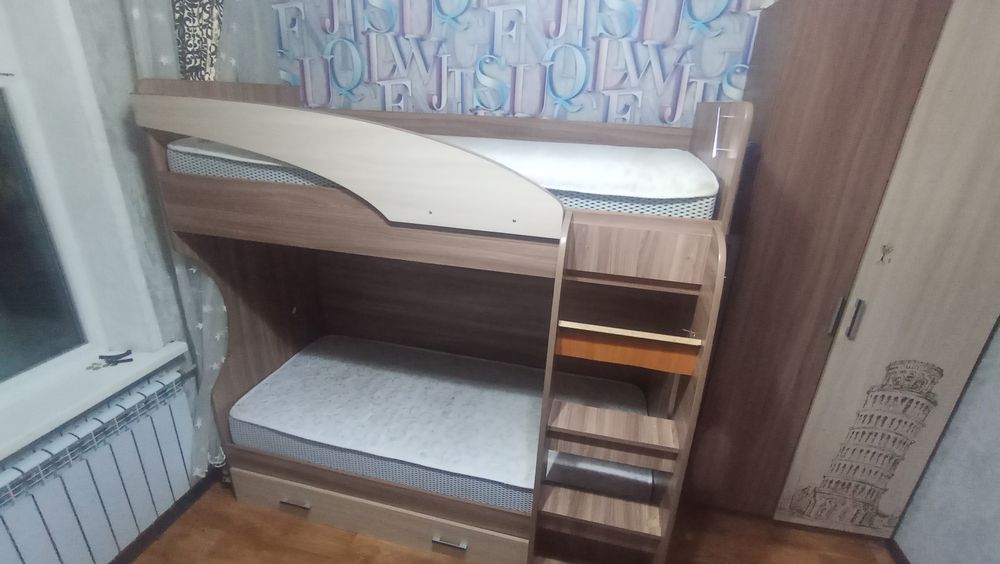 Продам кровать двухярусную