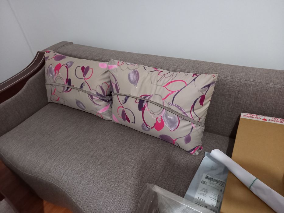 Închiriez apartament  2 camere.