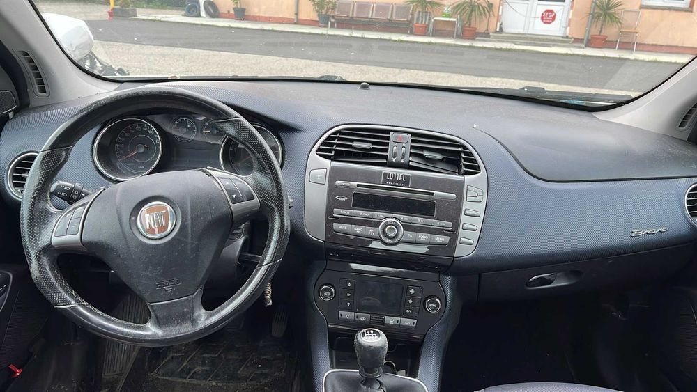 Dezmembrez Renault Laguna, Fiat Bravo, Peugeot Partner