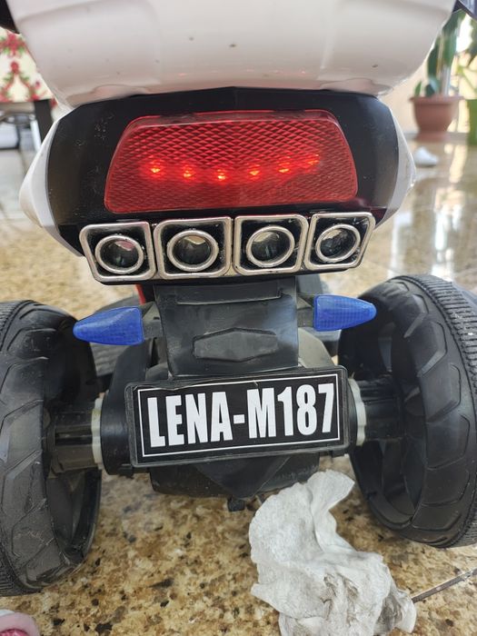 Vând motoreta HP2