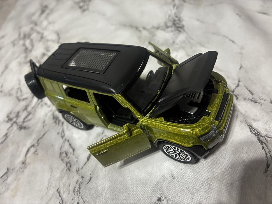 Металлическая модель автомобиля