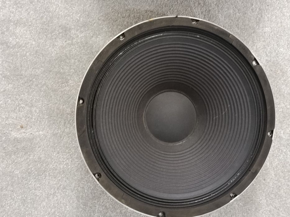 Динамик сотилади 15дюм 500ваттишлаши зур сотилади