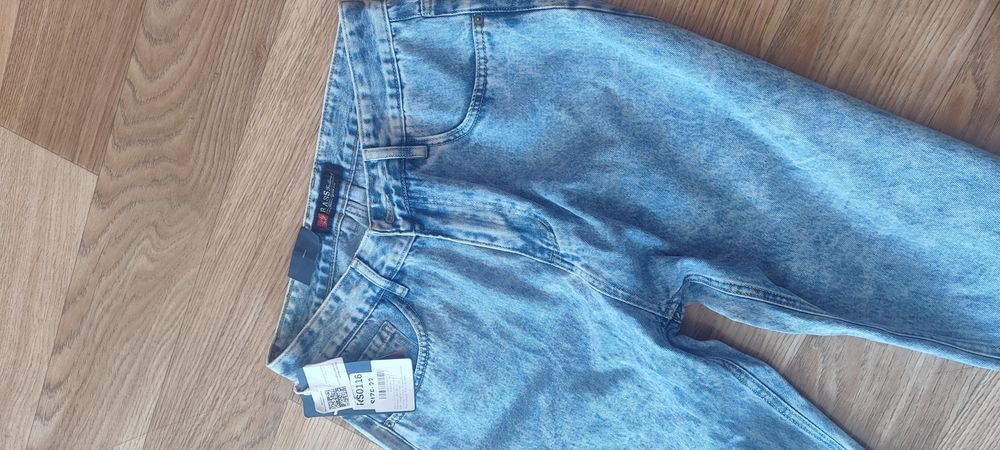 Продам джинсы мужские