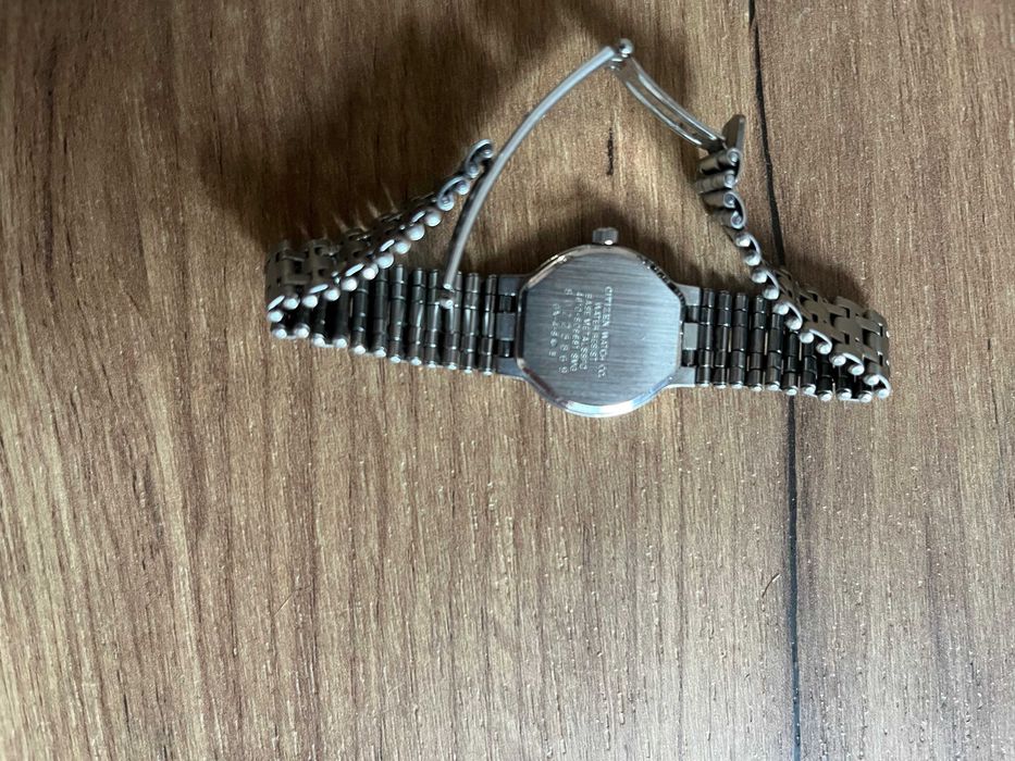 продавам дамски часовник adriatica 3167.585