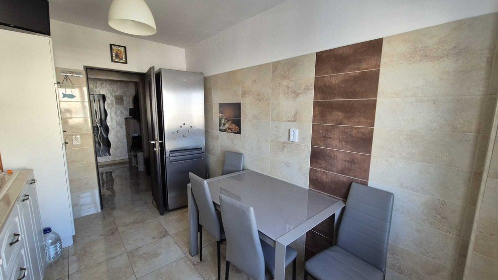 INCHIRIEZ APARTAMENT 3 camere luxury , zona Malu Rosu Profi