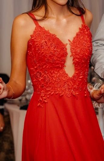 Бална червена рокля