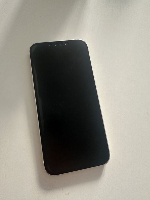 Продам Iphone 13