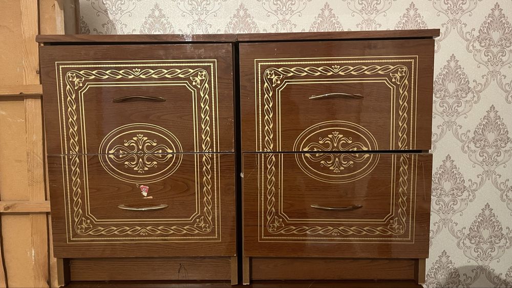 Деревянные тумбочки