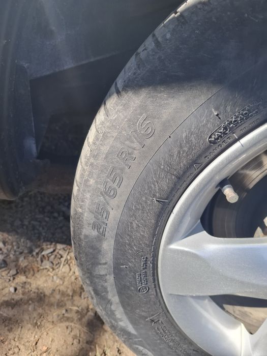 Колесо р16 продается