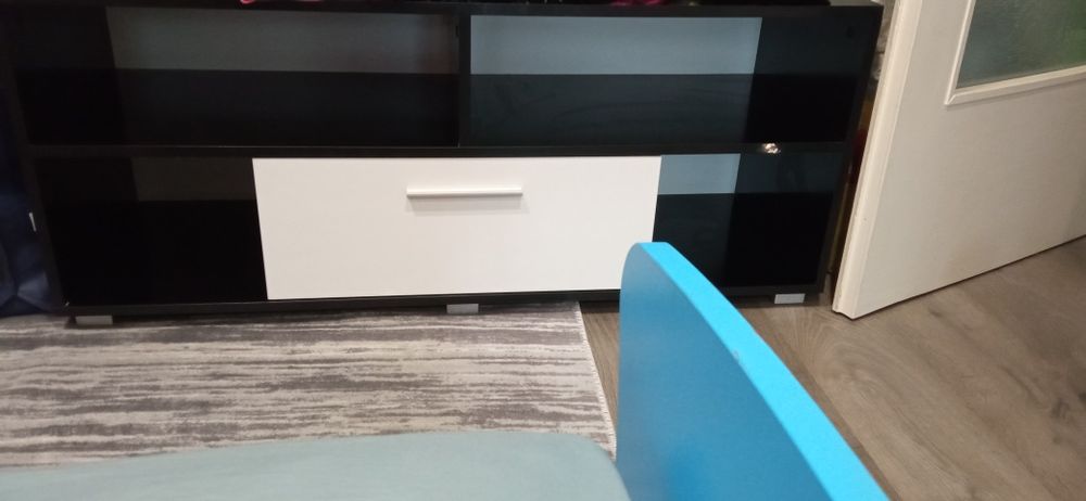Тв шкаф черно/бял