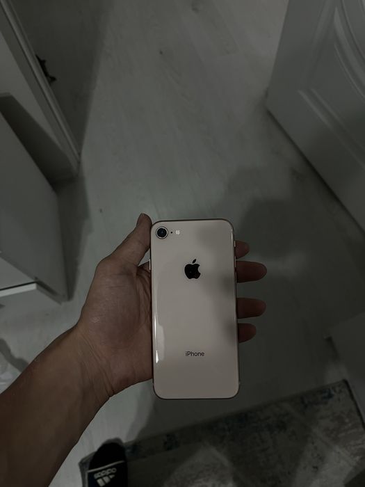 Iphone 8, 64gb золотистый