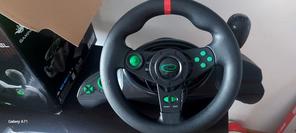 Vând volan gaming