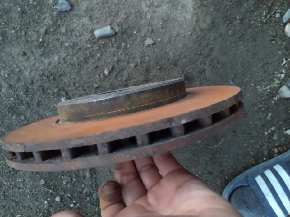 Тормозные диски комплект на 210 мерс