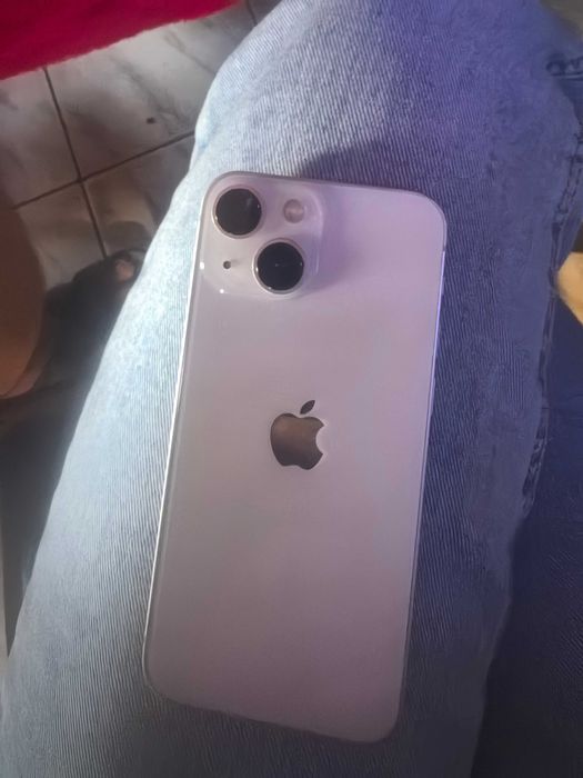 IPhone 13 mini 76% капацитет на батерията. Има забележки само на задните камери.
