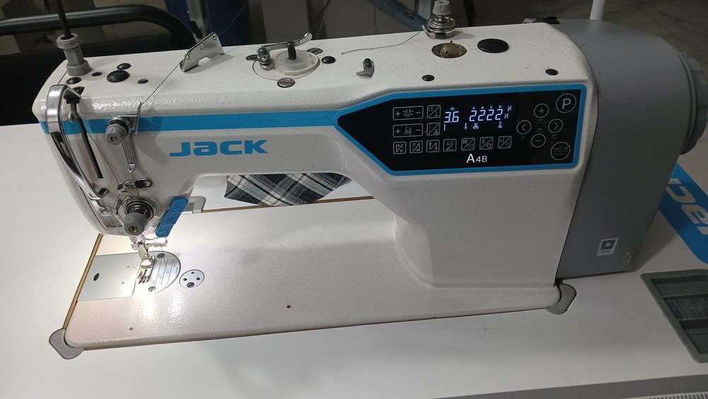 Продаётся швейный машинки в комплекте