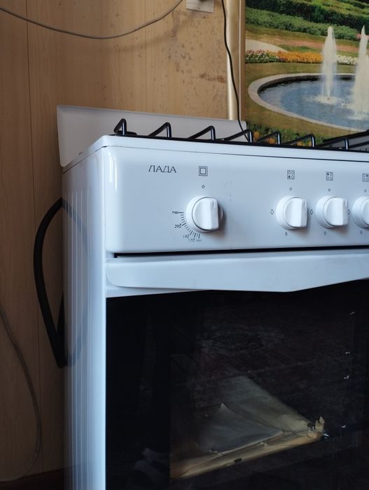 Продам газ плиту срочно!