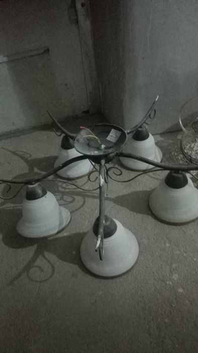 Люстры продам срочно