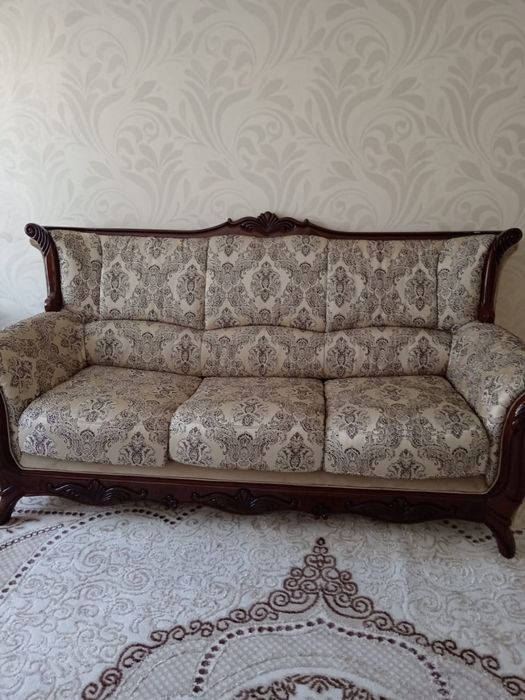 Продам диван с креслом