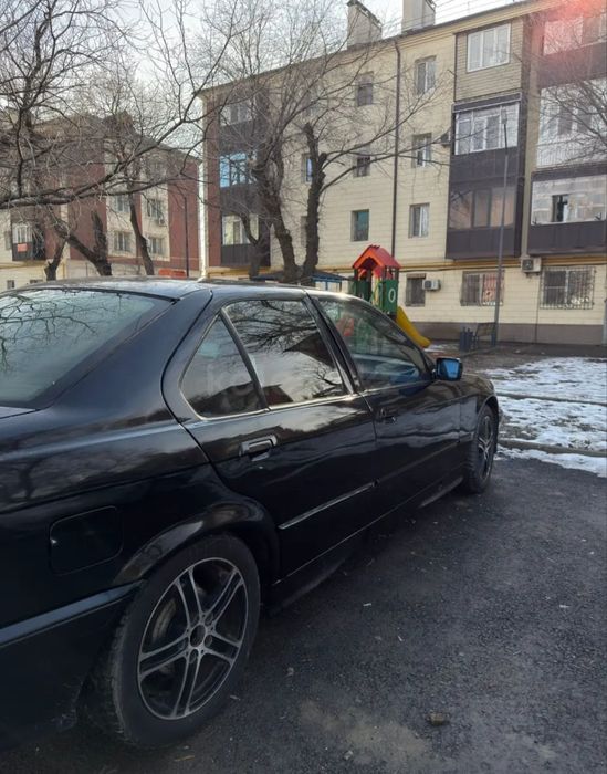 Продаю бмв 318 3серии