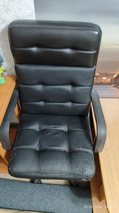 Продам кресло названия директор