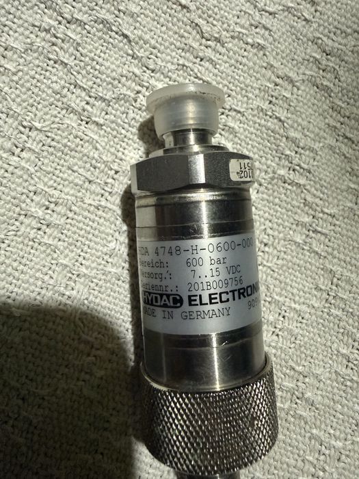 Transmitator de Presiune ,HIDAC HDA4748-H-0600,Este un senzor robust !