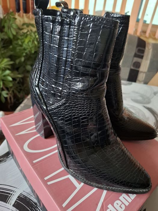 Черни боти Tendenz