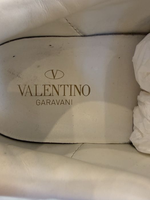 Продам кроссовки Valentino